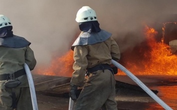 В Днепре горела крыша завода Коминмет