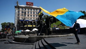 Украина отмечает День Конституции: децентрализация "стоит на паузе"
