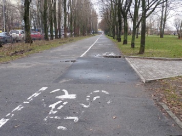 Депутаты Киевсовета требуют от КГГА наносить на дороги разметку для велосипедистов