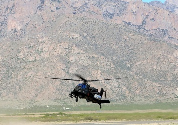 США впервые испытали вертолет с боевым лазером