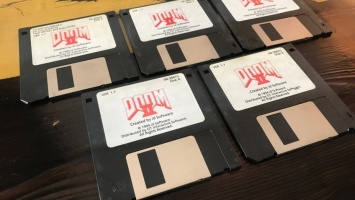 Джон Ромеро продает оригинальные дискеты с Doom II