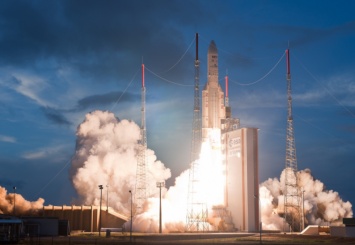 Ракета Ariane-5 успешно вывела на орбиту Земли два спутника связи