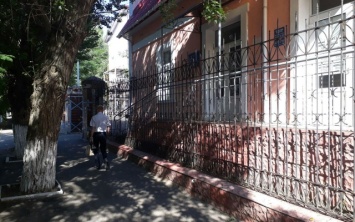 Жильцы общежития по ул. Полковника Кедровского протестовали возле "Херсоноблэнерго"