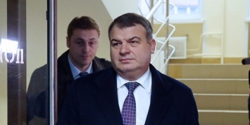 Сердюков вошел в совет директоров "КамАЗа"