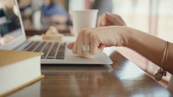 «Умное» кольцо со сканером отпечатков Token заменит пароли, ключи и кредитку