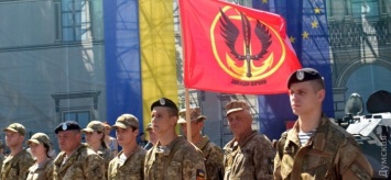 В Одессе муниципальные охранники и Труханов встретили вернувшийся с фронта батальон морской пехоты