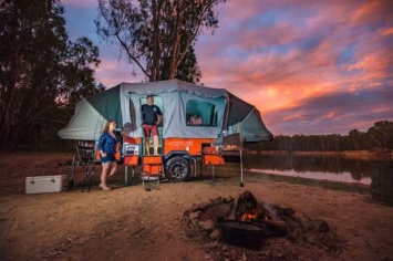 Дом-палатка на колесах, который гарантирует домашний комфорт на природе