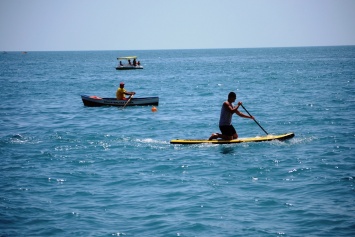 На Приморском пляже за безопасностью отдыхающих следят серф-спасатели