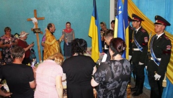 В Одесской области обьявили день траура и встали на колени, прощаясь с "героически погибшей" на Донбассе поваром ВСУ