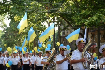 Николаевские портовики прошлись парадом по Соборной улице