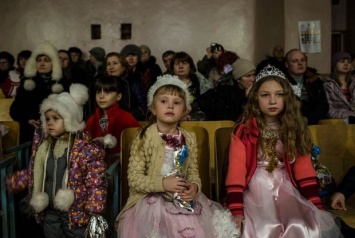 Быть ребенком на войне: National Geographic показала пронзительный фоторепортаж с Донбасса