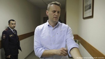 В Новосибирске полиция заблокировала штаб Навального
