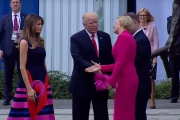 Трампу снова отказали. Первая леди Польши проигнорировала протянутую ей руку