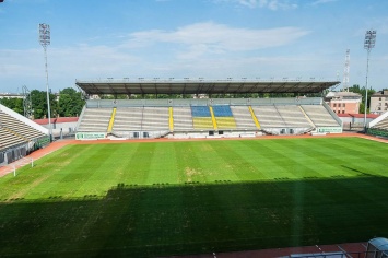 Запорожский стадион остался без газона (фото)