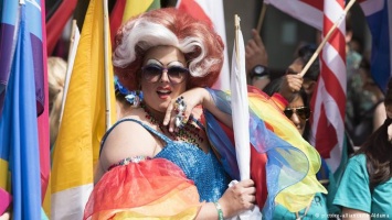 Крупнейший в истории Лондона гей-парад собрал 1,5 миллиона человек