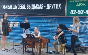 Уличные музыканты с Суворова мешают спать херсонцам