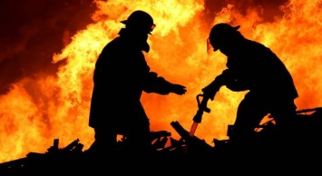 На Сумщине пожарные три раза выезжали спасать хозяйственные постройки