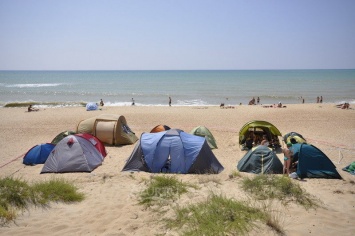 Палатки с биотуалетами и госмонополия на водку - в Госдуме задумались, как развивать внутренний туризм