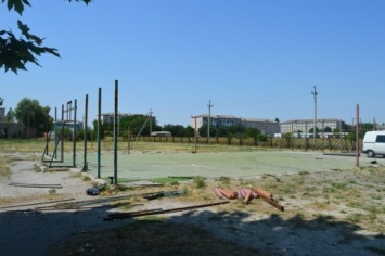 В Геническе началась реконструкция футбольной площадки