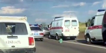 Сотрудник полиции расстрелял автомобиль на трассе в Ростовской области