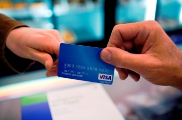 Visa предложила американским магазинам и ресторанам по $10 тысяч за отказ от наличных