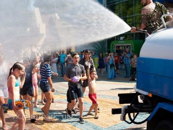 Смотри программу: на выходных в парке Горького отметят экватор лета