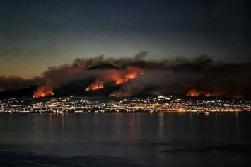 В Италии горит Везувий. Тысячи людей покинули дома
