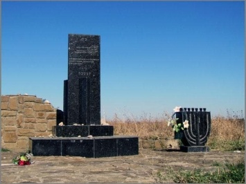 В оккупированном Крыму разворовали братскую могилу убитых нацистами евреев