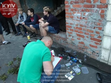 В Киеве трое школьников открыли сайт по продаже опасных наркотиков (Видео)