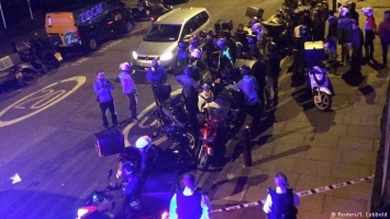 Полиция Лондона задержала двух подростков, плескавших в прохожих кислотой