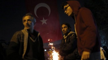 В Турции годовщину попытки госпереворота "отметили" многотысячными увольнениями