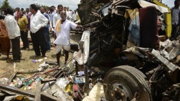 В Индии автобус разбился в горах и унес жизни 16-ти паломников