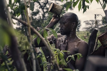 «Голодные игры»: Ритуал инициации сенегальских мужчин попал на фото