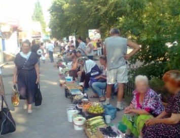 Городские рынки перебираются на тротуары (фото)