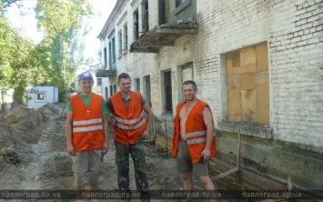 В Павлограде заброшенное здание превращают в общежитие для переселенцев (ФОТО)