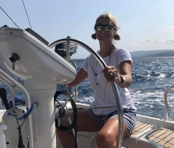 Татьяна Литвинова на яхте путешествует по островам Греции