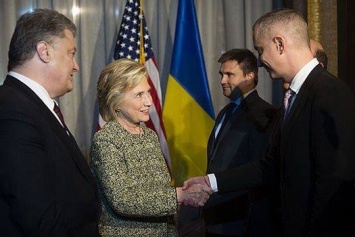 Как Украина платит за улыбку Клинтон