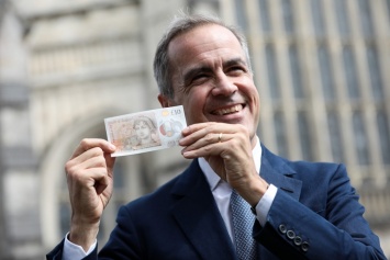 Банк Англии показал новую пластиковую 10-фунтовую купюру