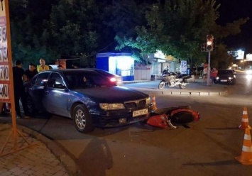 Двойное ДТП на Таирова: пострадали мопедист и пешеход