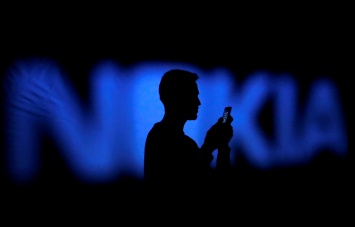 Apple вновь начала продавать устройства Nokia в своих магазинах