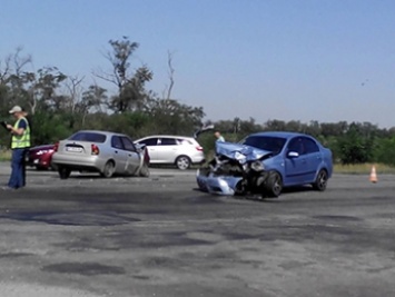 Два водителя оказались в больнице, не поделив дорогу на перекрестке (фото)