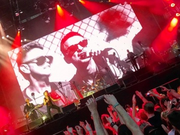 Огромные очереди, гости из Беларуси и бракованные билеты: как прошел концерт Depeche Mode в Киеве