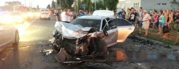 На проспекте Леси Украинки тройное ДТП с пострадавшими (ФОТО)