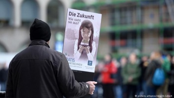 "Свидетели Иеговы": могут ли их запретить в Германии?