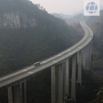Китай открыл самую длинную в мире скоростную автомагистраль через пустыню (видео)