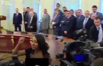 Встречу Порошенко и Лукашенко пыталась сорвать голая женщина