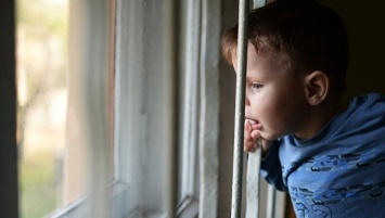 В Севастополе двухлетняя девочка выжила после падения с 7-го этажа
