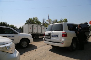 Через Новоазовск едет военная техника. Пропуск ОБСЕ заблокирован