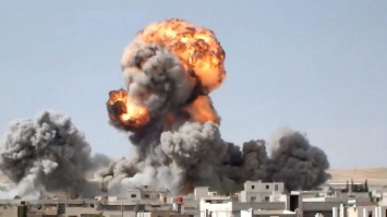 В Сирии при взрыве машины погибли десятки людей (видео)