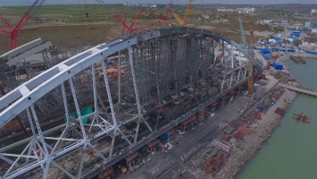 Фарватерные опоры Крымского моста набирают проектную высоту